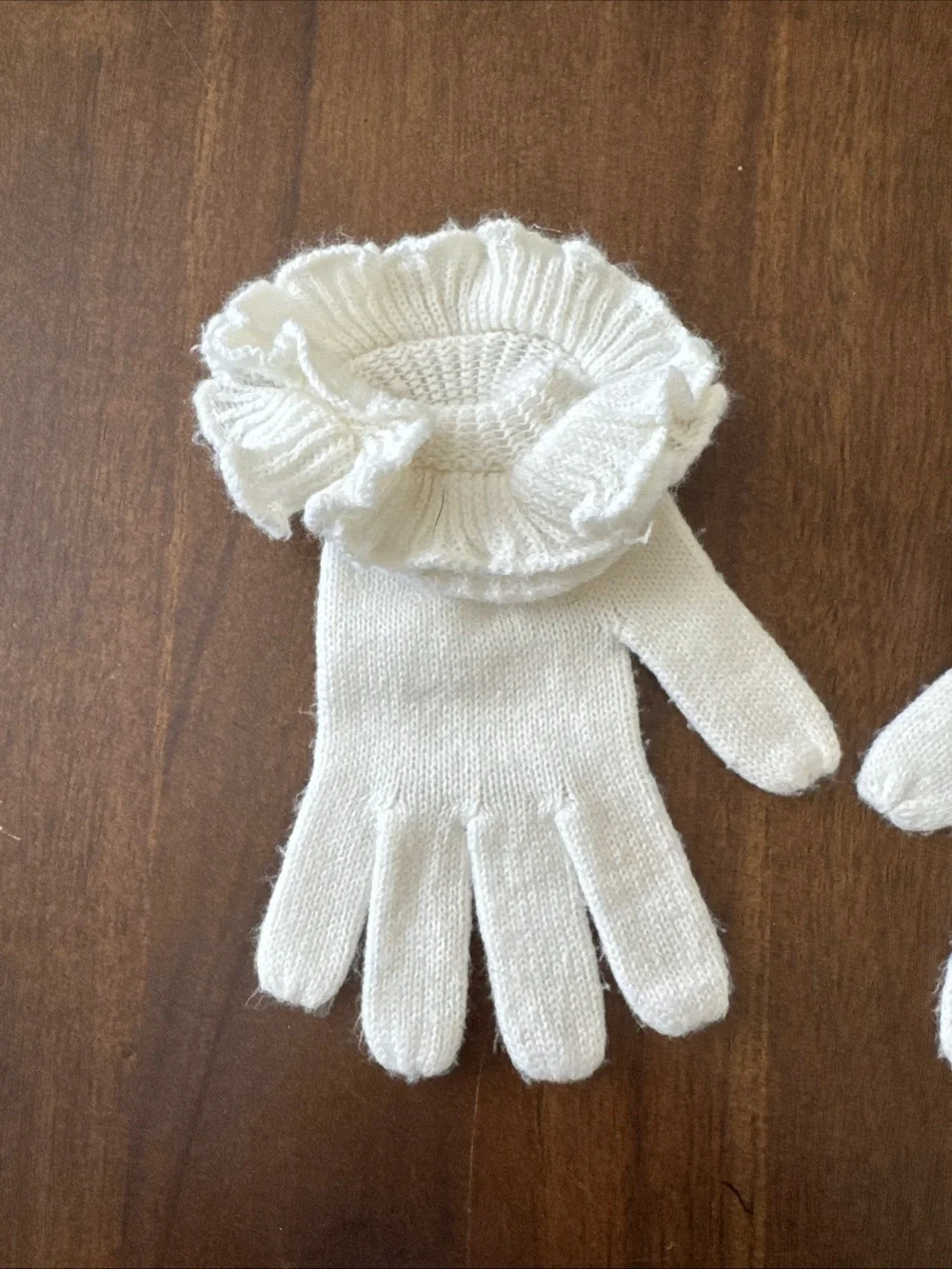 Womens Ivory Knit Gloves Mittens Ruffle Wrist Frilly Girlhoodcore Coquette
